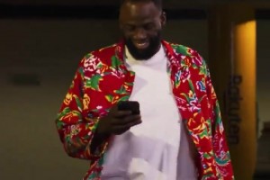 格林造型太接地气了，东北大棉袄配上豪迈的步伐，气质拿捏☺️