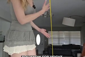 2米07！与奥尼尔合影的这位女模特，颜值身材都是顶级水平