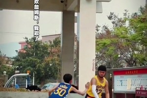 这一家子谁最懂球？感觉模仿帝模仿谁都像一个人：王哲林